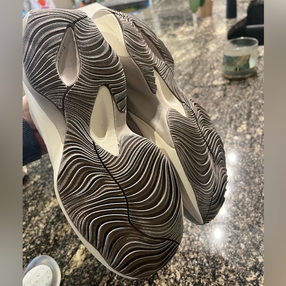 NWT! New Balance WRPD Runner Greys - Picture 5 of 8